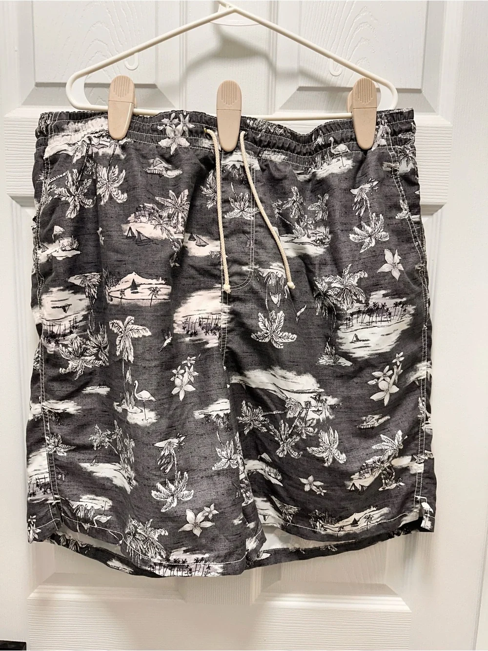 Men's Old NavyBlack & White Hawaiian Swim Trunks
